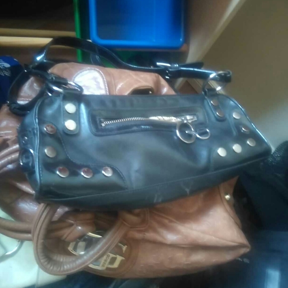 Geuss like hand bags guc - Picture 6 of 6